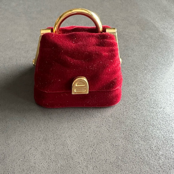 Adorable Red Velvet “Purse” Ring Box - Picture 8 of 8